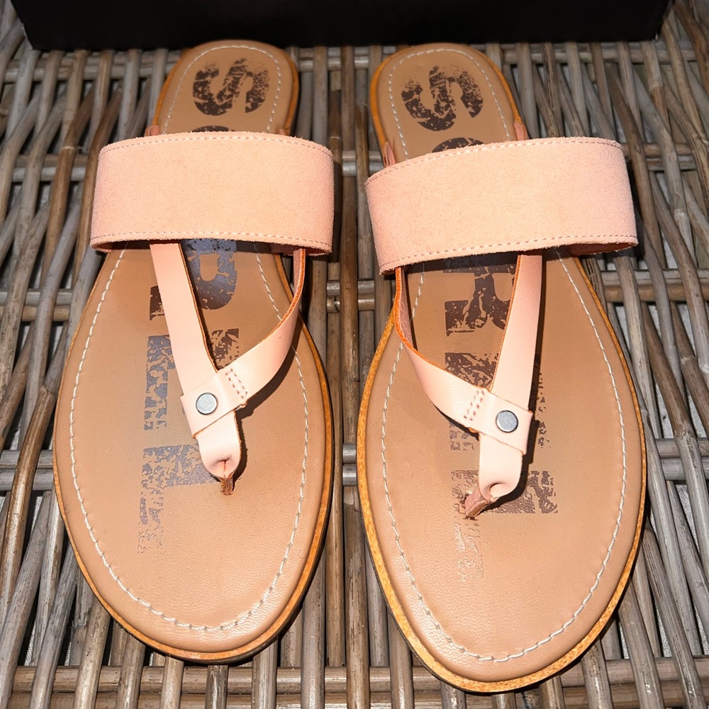 Sorel Ella Flip in melon size 9